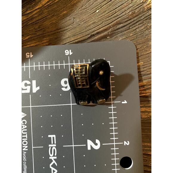 Black and Gold Elephant Scarf Clip - Picture 3 of 3